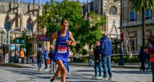 Corre un maratón en 2:28 a los 61 años y pulveriza el Récord del Mundo