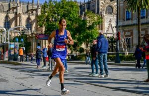 Corre un maratón en 2:28 a los 61 años y pulveriza el Récord del Mundo