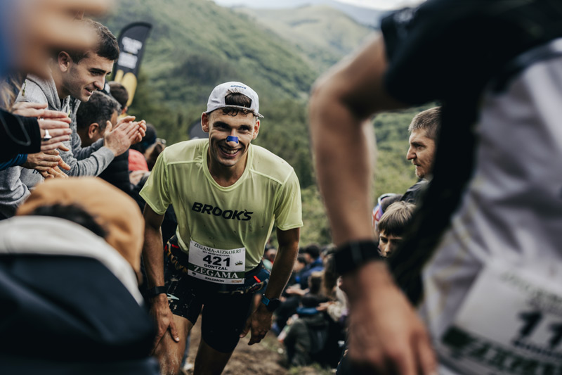 brooks trail running zegama