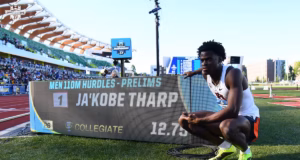 Ja’Kobe Tharp pulveriza el récord mundial de los 110 metros vallas