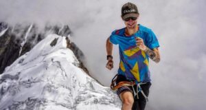 Maratoniano de 2:15 rompe el récord de velocidad en subir al Everest en menos de 10 horas