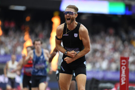 Josh Kerr confirma su dominio con el oro en la milla dos semanas después de batir el récord del mundo Bestial Récord del Mundo de la Milla de Josh Kerr / Diamond League