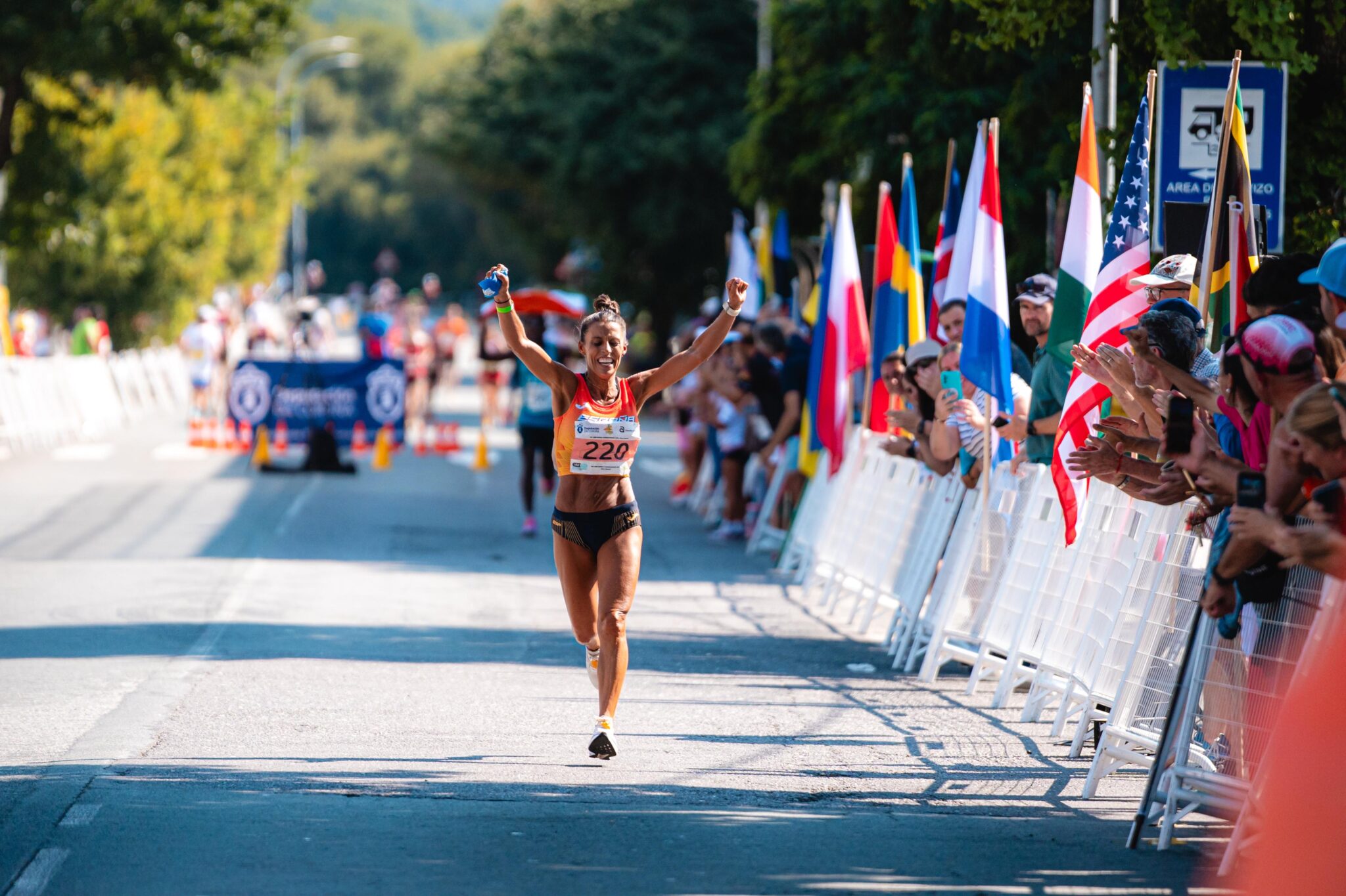 Gemma Arenas corre 100 km a 4:23/km: bronce mundial, récord de España y récord mundial W45