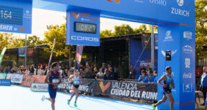 Laura Luengo bate el récord de España de medio maratón en Valencia con remontada