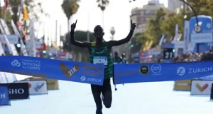 Rodrigue Kwizera pulveriza el récord de España de medio maratón con un espectacular 58:03 en Valencia
