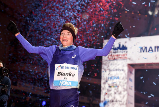 Blanka Dörfel debuta en maratón con 2:20:46 bajo el frio y la lluvia, solo Hassan y Radcliffe se estrenaron más rápido en Europa Blanka Dörfel