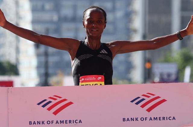 Feysa, a su llegada a meta en la Maratón de Chicago