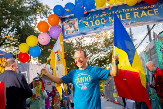 Andrea Marcato corre 5.000 kilómetros en 45 días dando vueltas a la misma manzana de Nueva York
